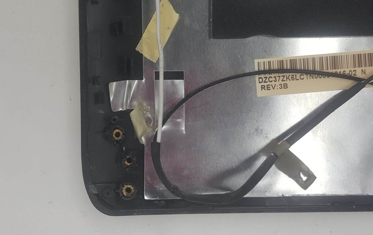 İnceleyen: 2 Acer Aspire 57395739G ZK6 Lcd back cover1