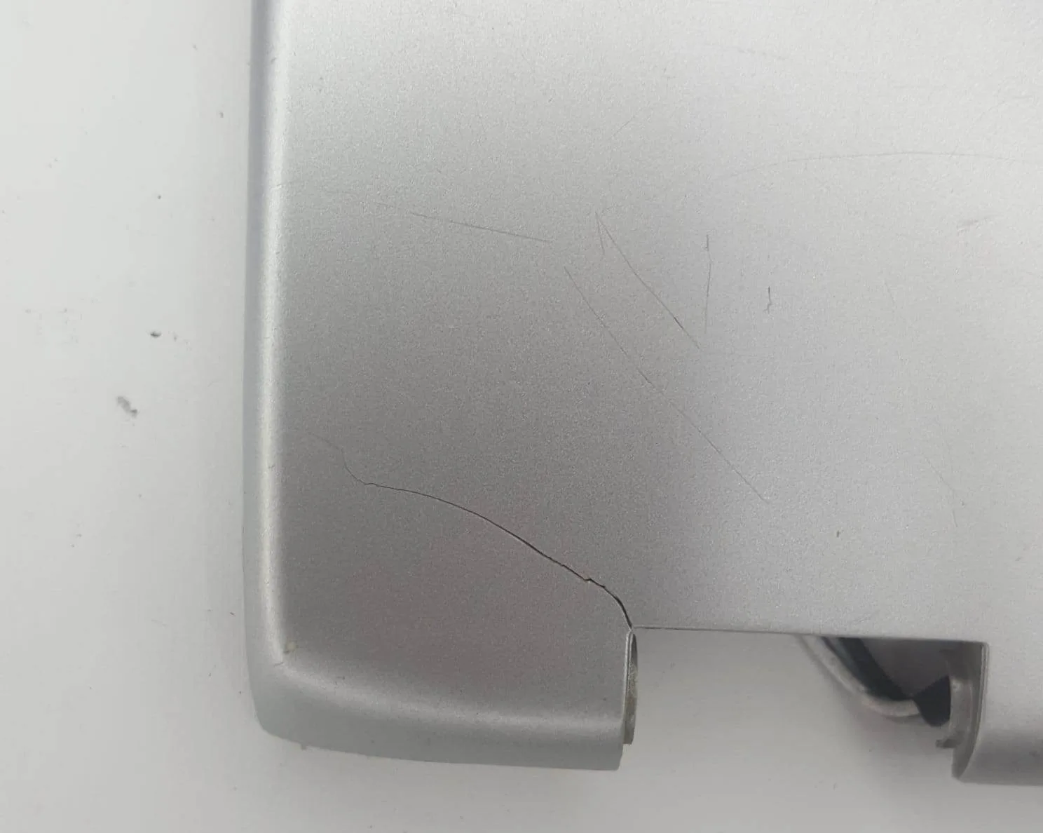 Lenovo ideapad 3000 N200 Lcd Ekran Arka Kapak KUSURLU