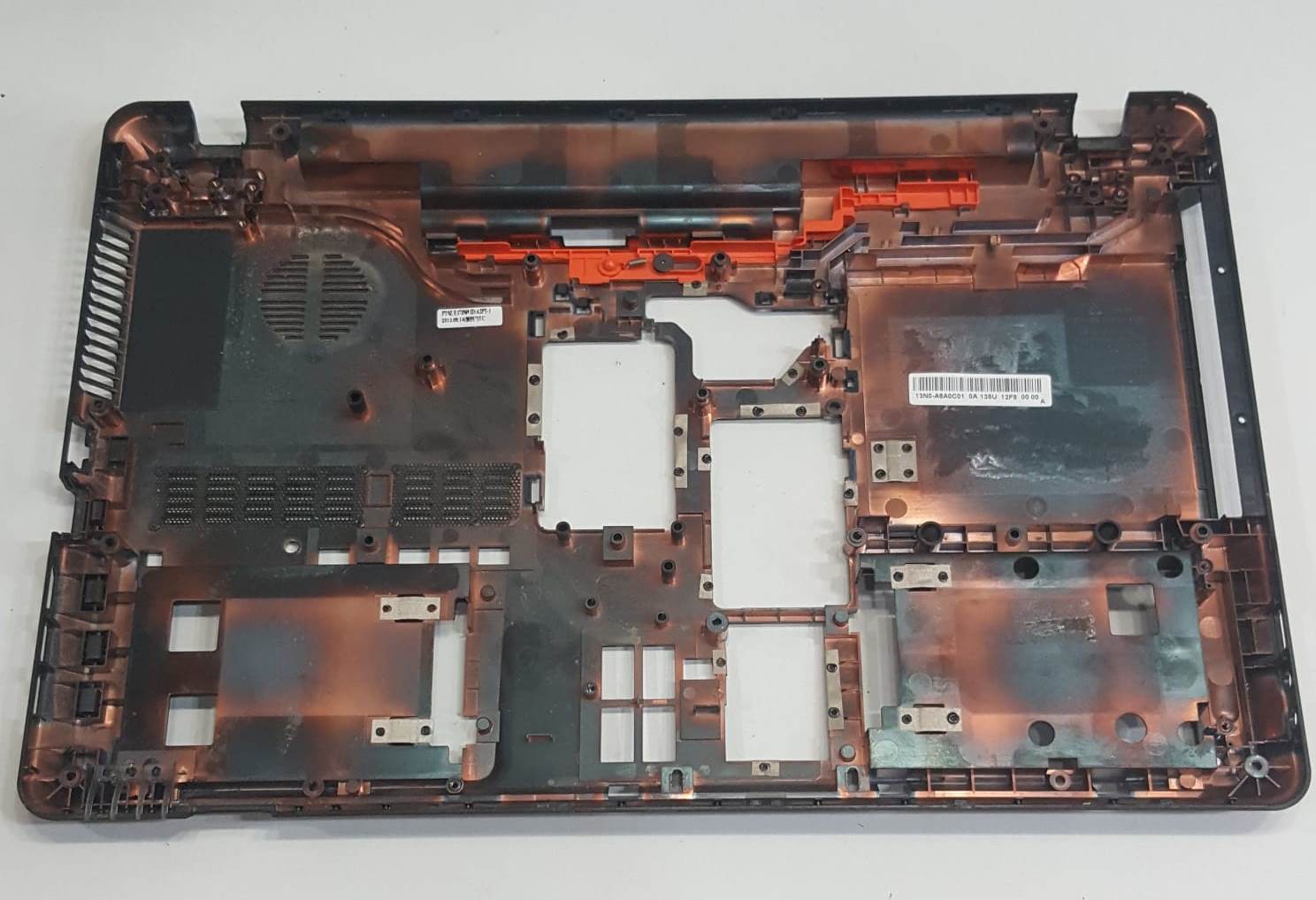 İnceleyen: 4 Packard Bell EasyNote LE69KB, TE69KB, TE69-CX ve TE69HW Alt Kasa1