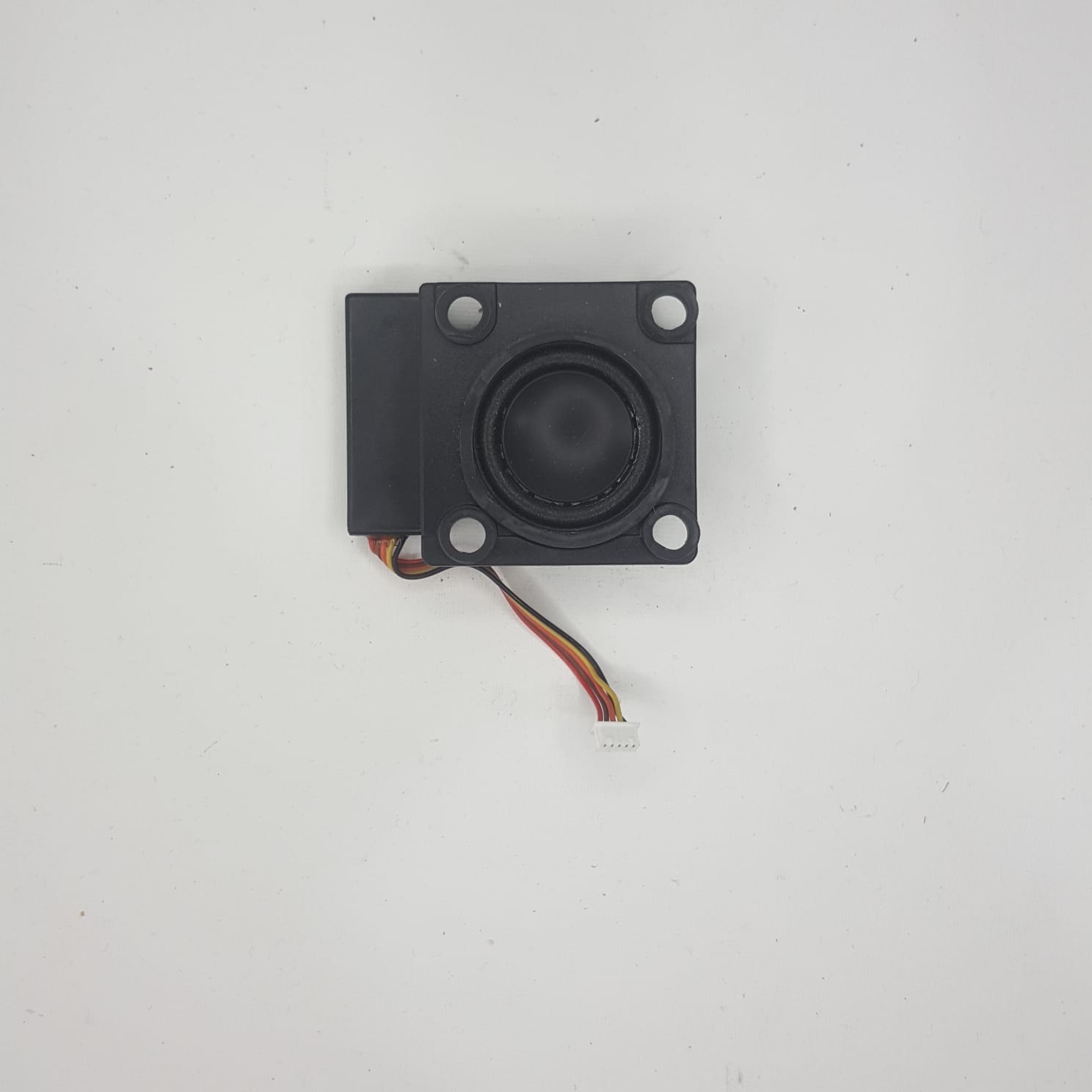 Acer Aspire 5920 ve 5920G serilerinde bas seslerini sağlayan subwoofer