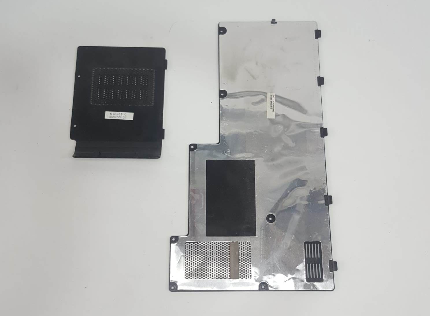 Asus X51R (X51, X51L, X51RL) serisi için HDD ve RAM servis kapakları Asus X51R (X51, X51L, X51RL) serisi için HDD ve RAM servis kapakları