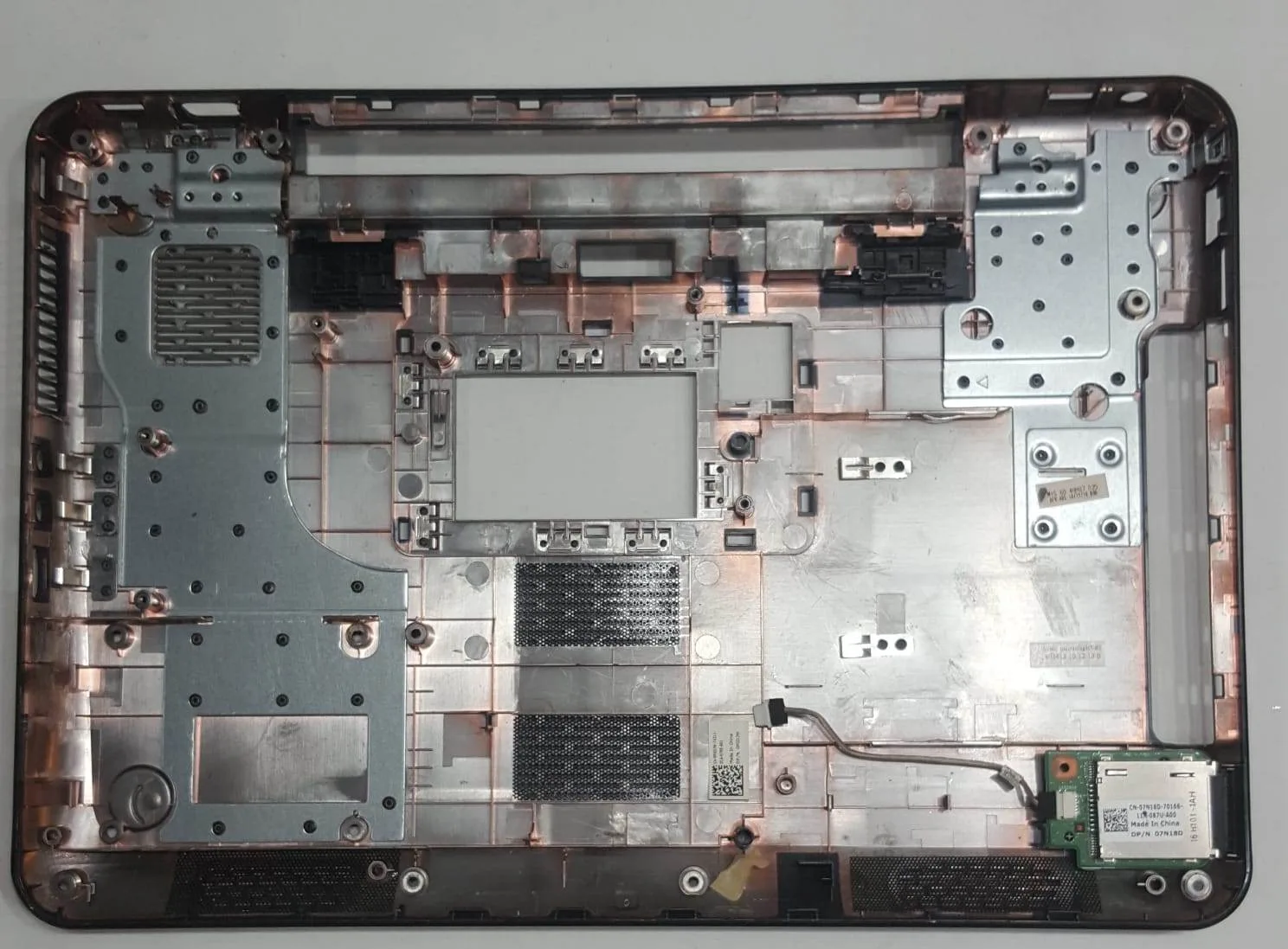 Dell Inspiron N5010 alt kasa yedek parçası Dell N5010 bottom case Kusursuz