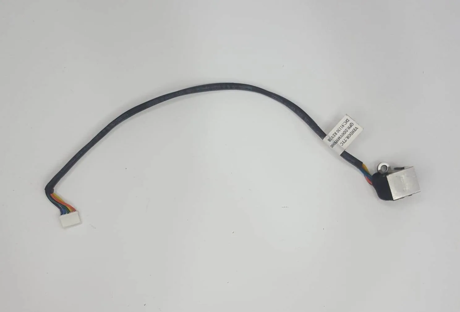 Dell Vostro'nun bu geniş model yelpazesiyle (1014'ten 3750'ye kadar) uyumlu olan Power Jack Şarj Soketi