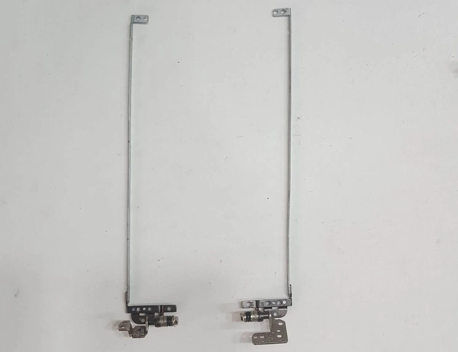 HP Pavilion G6-1015st G6-1020et G6-1020st Uyumlu Sağ / Sol Ekran Menteşe Takımı - Görsel 2