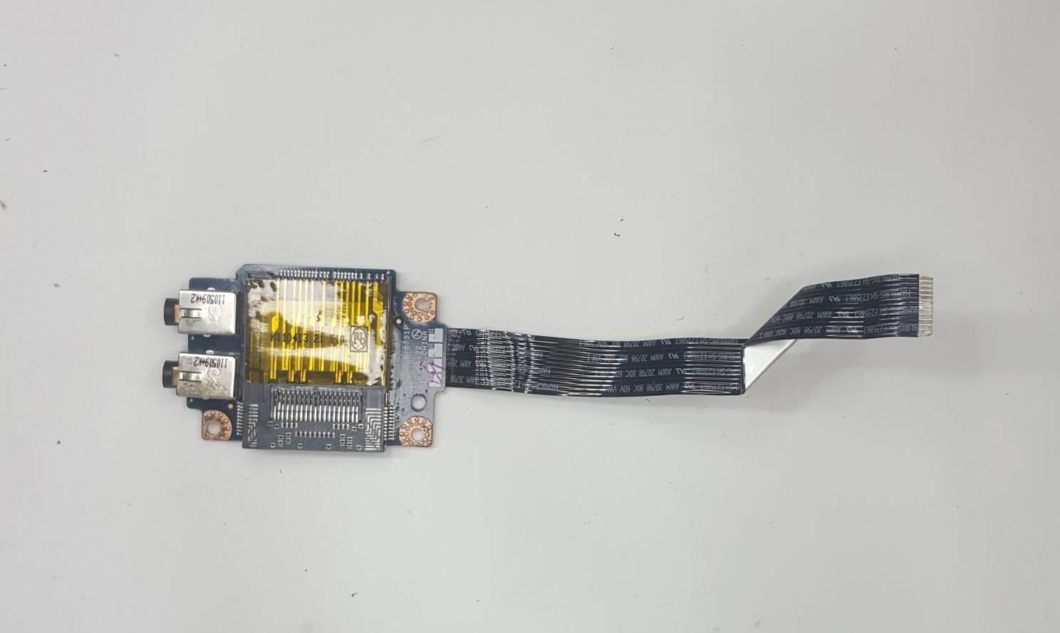 Lenovo IdeaPad G570, G575, G470 ve G475 modelleri için kart okuyucu ve ses çıkışını (kulaklık/mikrofon jack)