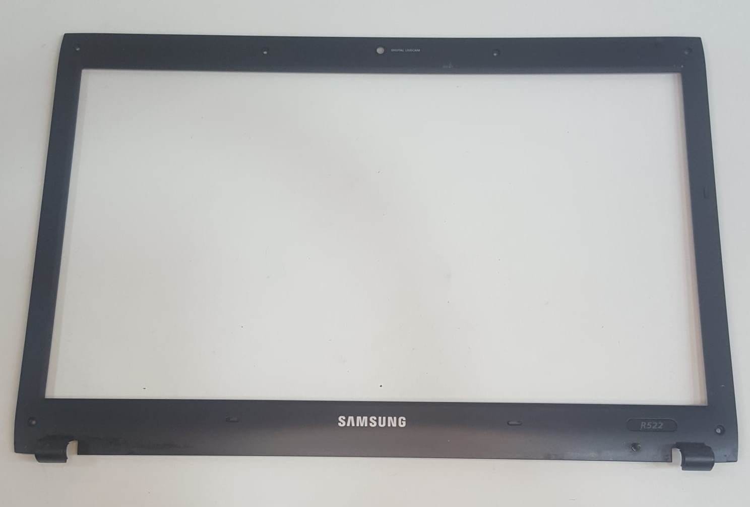 Samsung NP-R522 laptop modeli için LCD ekran ön çerçevesi (bezel)