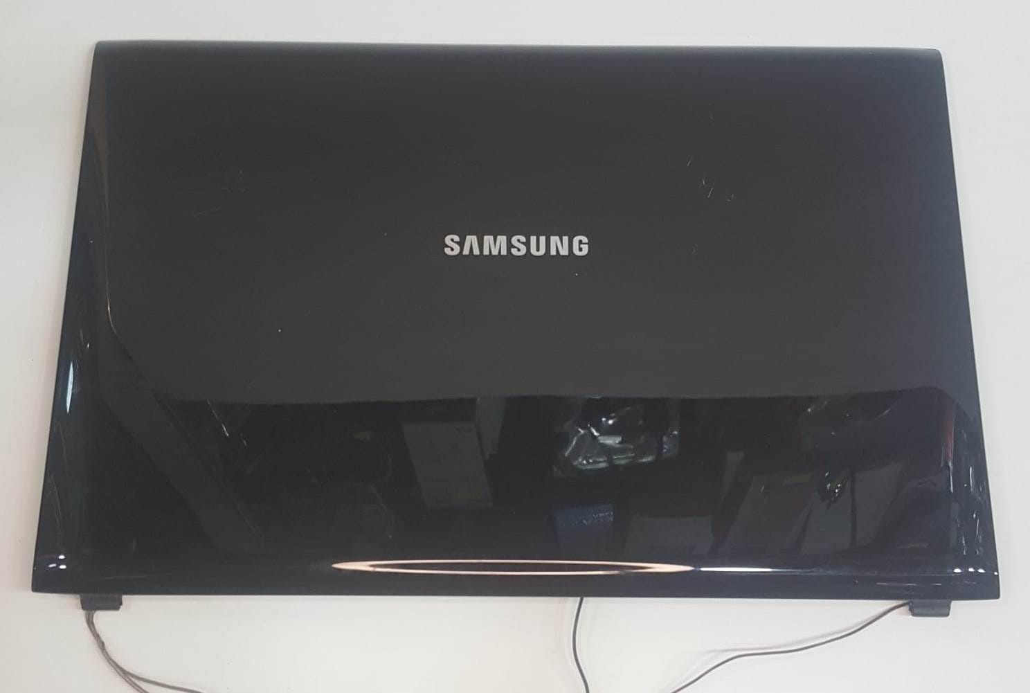 Samsung R518, R520 ve R620 R522 laptop modeli için LCD arka kapak (back cover)