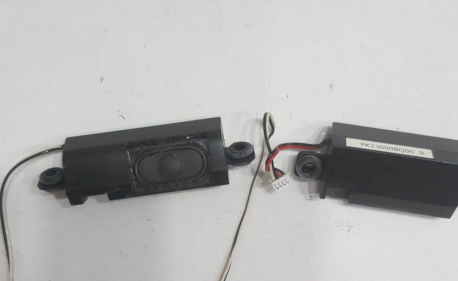 Lenovo G550 ve G555 laptoplar ile tam uyumlu PK23000BQ00 parça kodlu dahili sağ-sol hoparlör seti