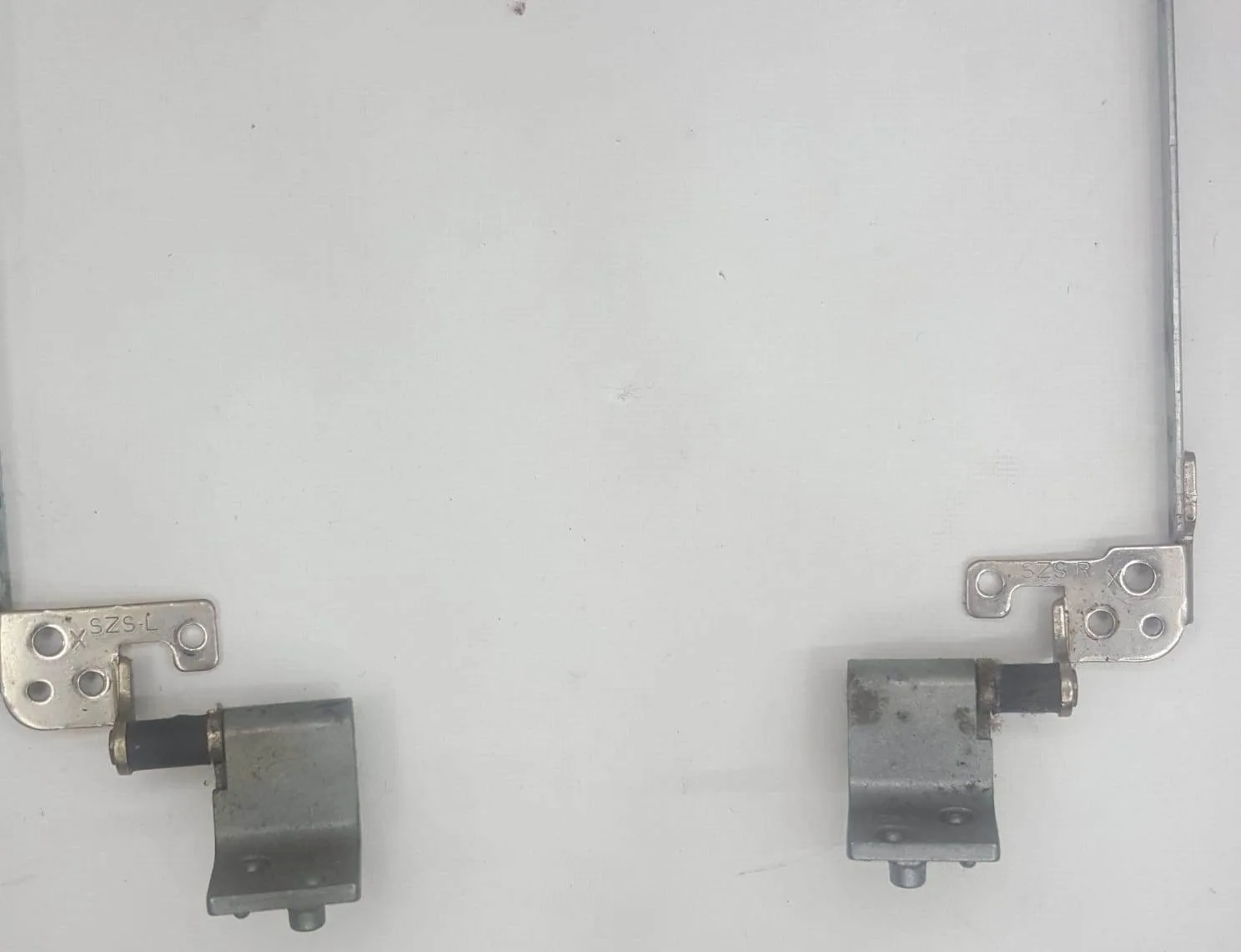Toshiba Satellite L300-110, L300, L300D, L305, L305D Serisi Uyumlu Sağ Sol Ekran Menteşe Seti