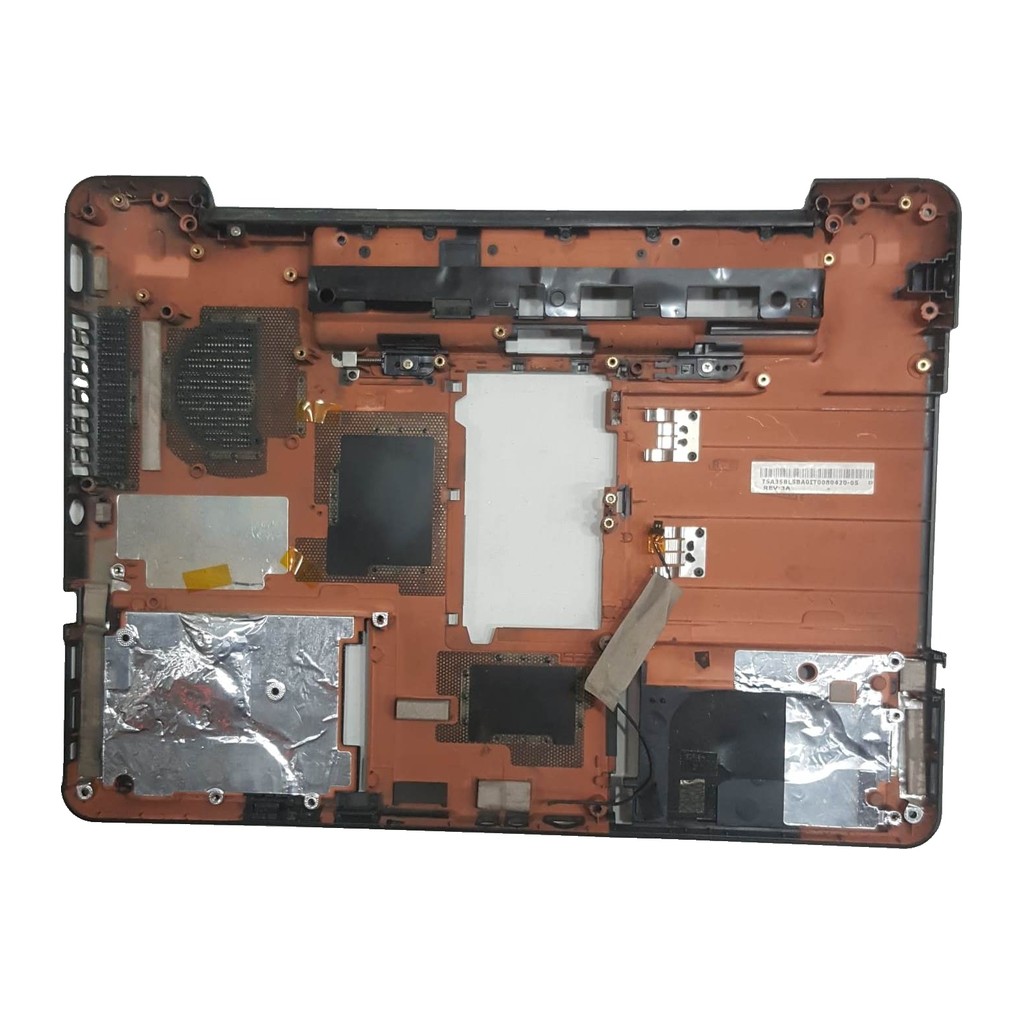 Toshiba A300 A300D A305 A305D Vida Yuvaları Sağlam Orijinal Çıkma Alt Kasa - beyaz fon Toshiba A300 A300D A305 A305D Vida Yuvaları Sağlam Orijinal Çıkma Alt Kasa